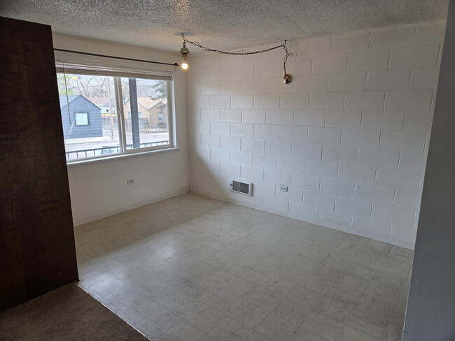 Dinning room - 1051 S 4th Ave