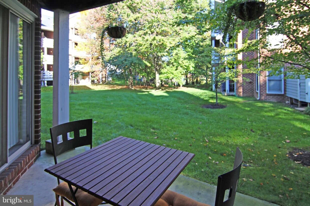 7600 Lakeside Village Dr Unit H, Falls Church, VA 22042 Room for Rent