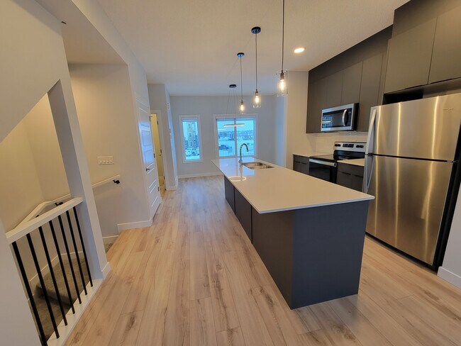 Photo du bâtiment - 3640-139 139 Ave NW