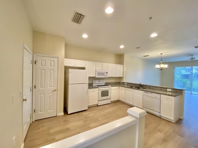 Foto del edificio - 909 Hampton Cir