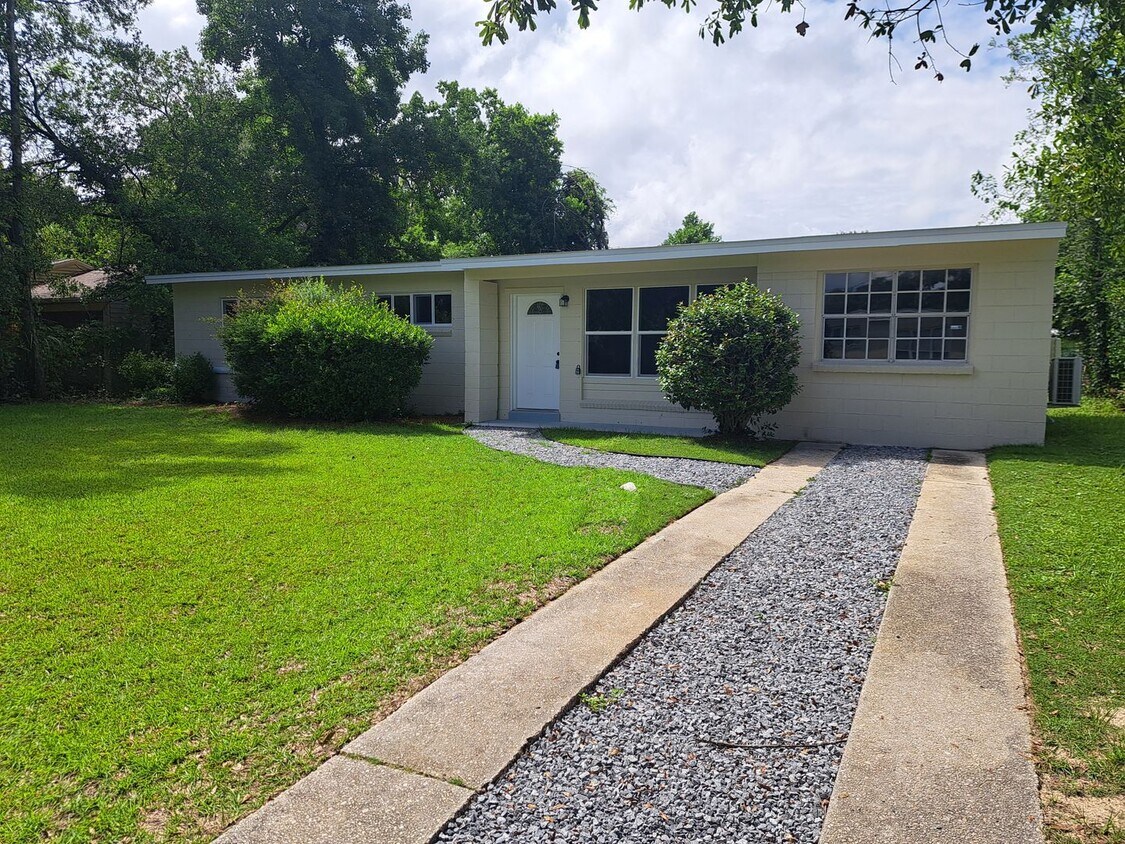 Primary Photo - Charming and updated 3 bedroom home!