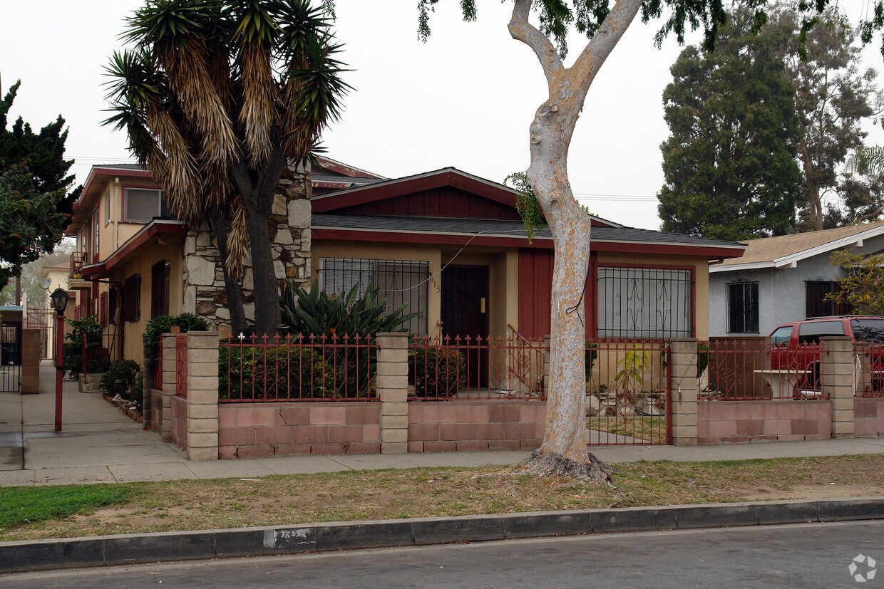 Primary Photo - 615 S Osage Ave