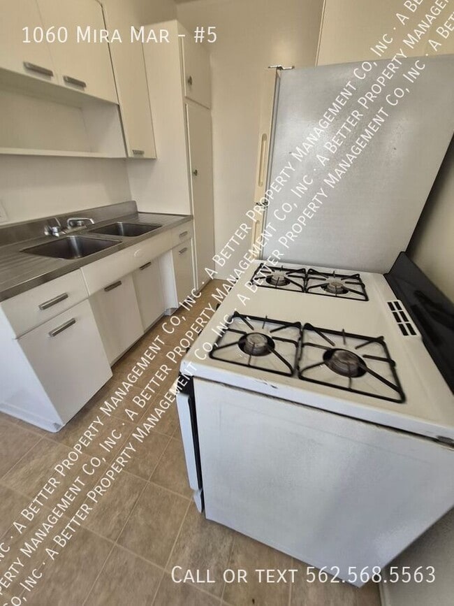 Building Photo - 1060 Mira Mar Ave