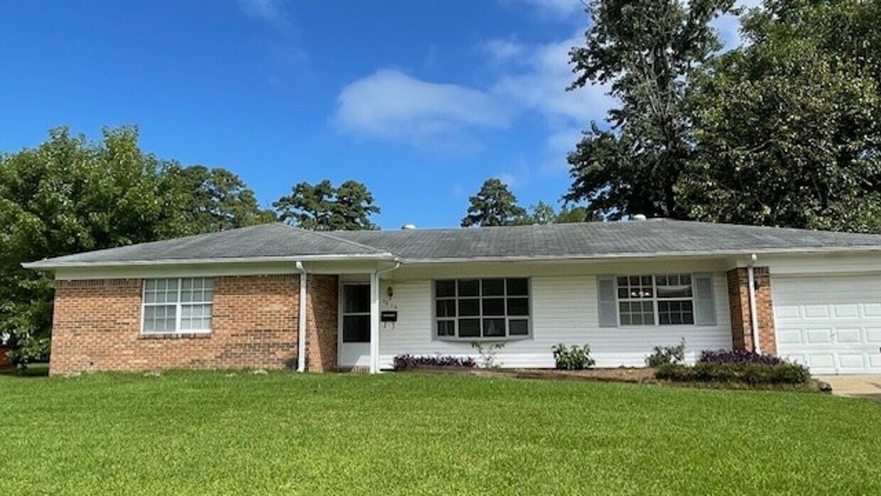 Newly Renovated 4 bedroom 2 bath Ranch Home - Newly Renovated 4 bedroom 2 bath Ranch Home