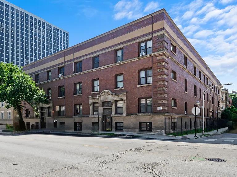 Foto del edificio - 821 W Montrose Ave