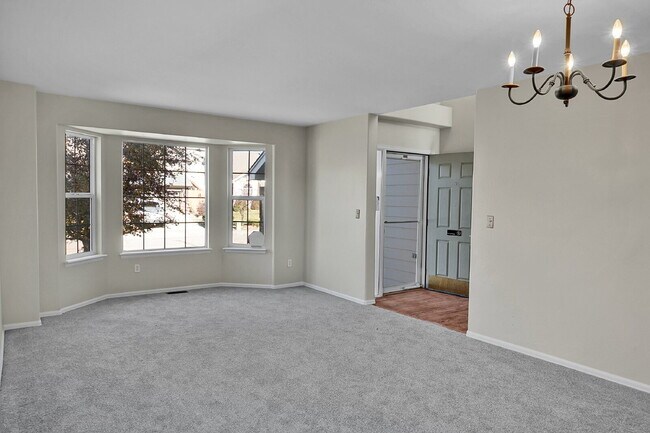 Foto del edificio - $2,695.00, 4 bed, 3.5 bath, located in Col...