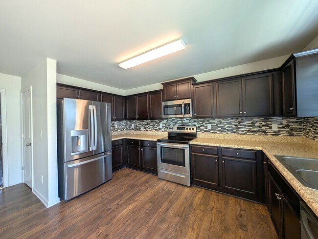Foto del edificio - Charming home located in the Apple Creek Community in Dallas NC!