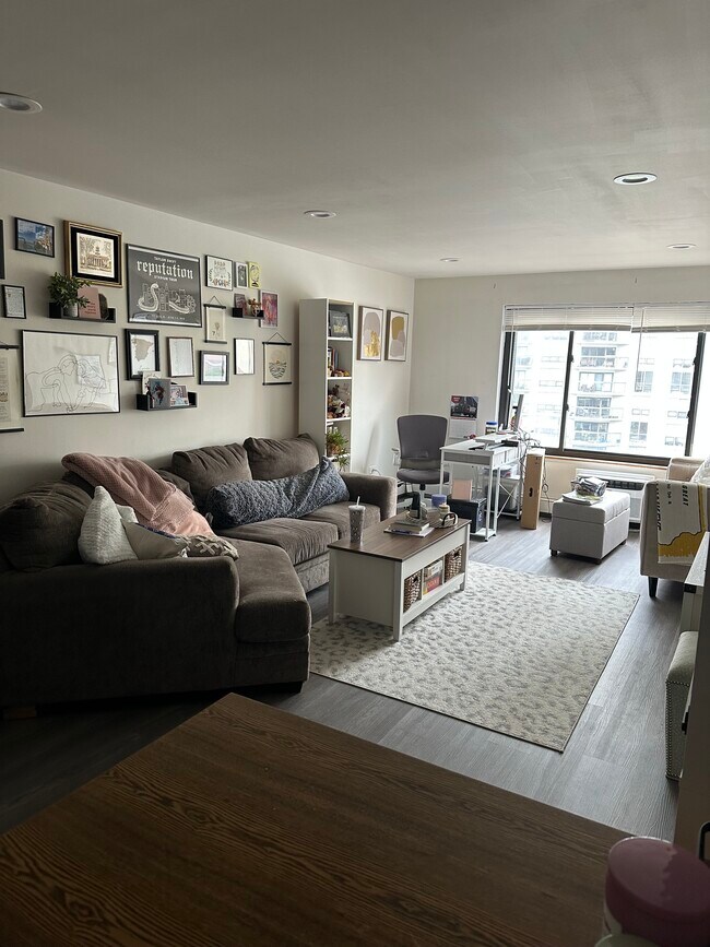 Foto del edificio - 607 W Wrightwood Ave