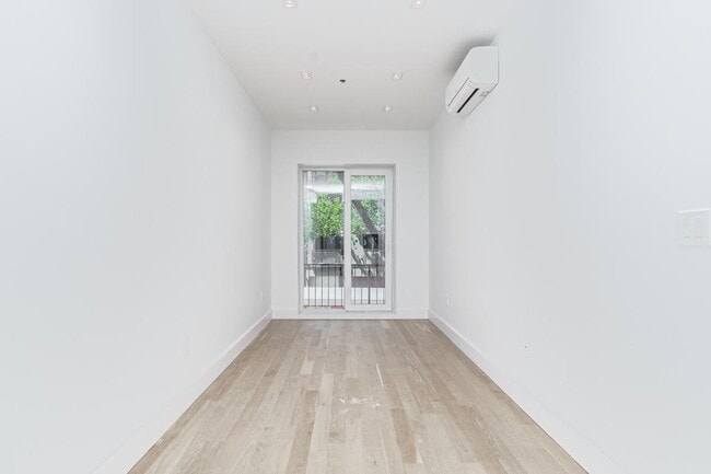 Building Photo - 987 Bedford Ave