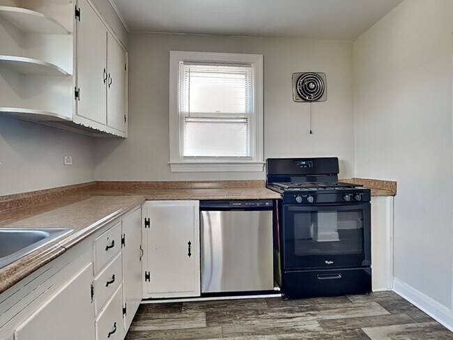 Foto del edificio - 7402 School Ave