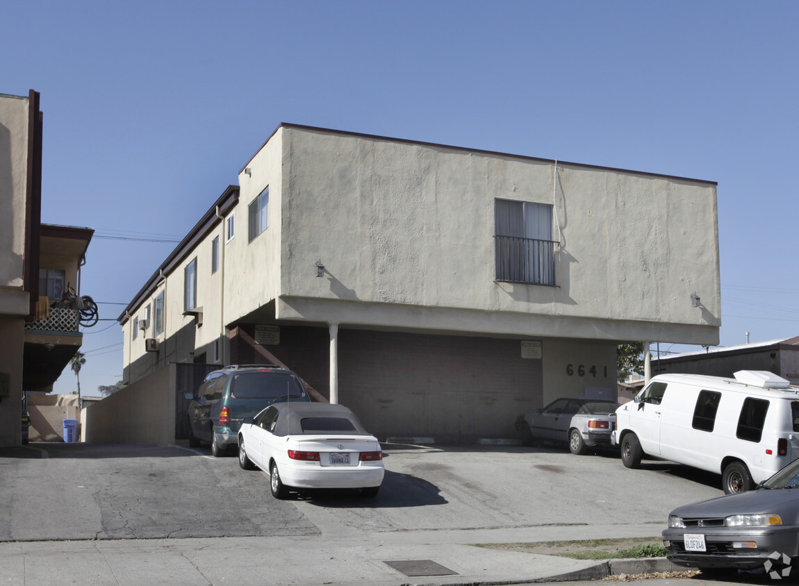 Building Photo - 6641 Beck Ave