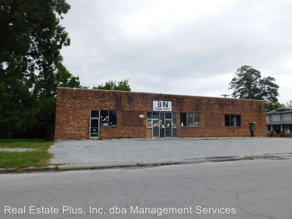 Primary Photo - 1030 Cedar St