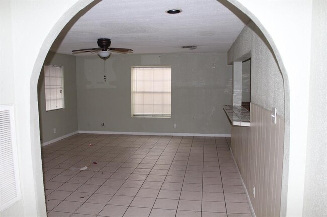 Building Photo - 2420 Hollis St