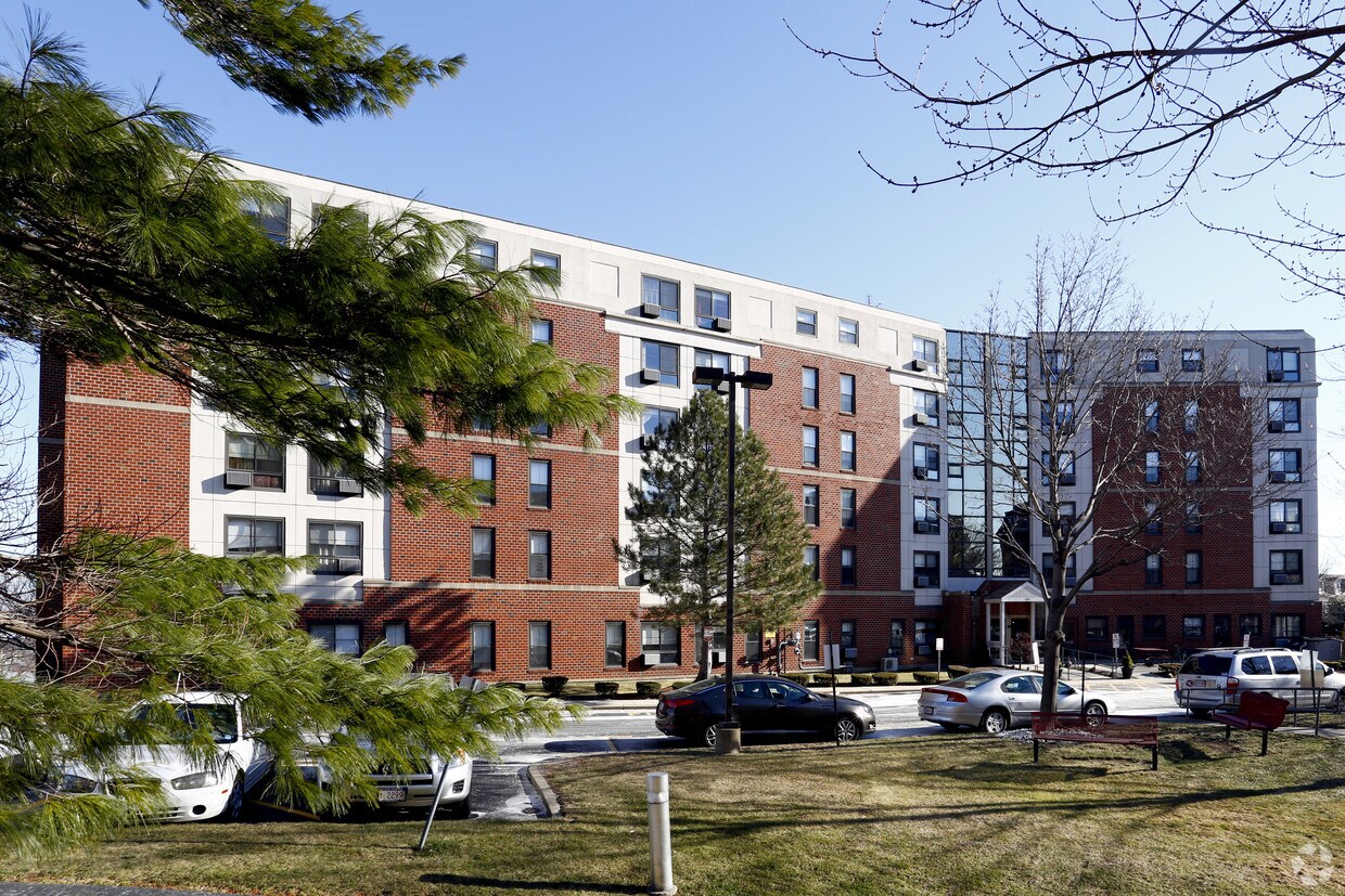 Admiral S Tower Co Op Apartments Chelsea Ma Apartments Com