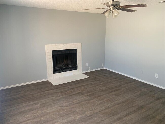 Foto del edificio - 143 Allencrest Dr