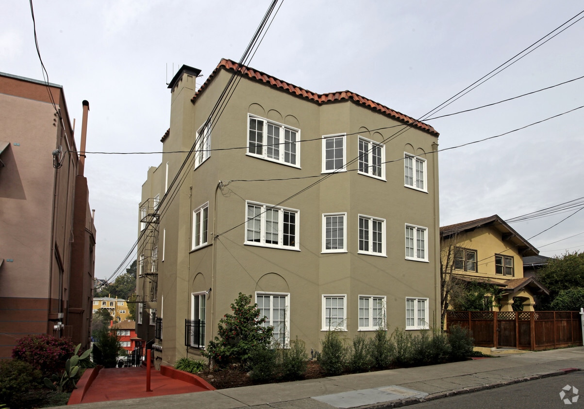 Primary Photo - 815 Walker Ave