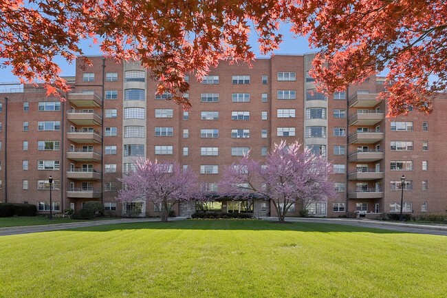 Building Photo - 3601 Greenway