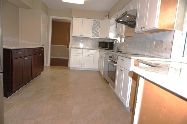 Building Photo - 5422 Darnell St