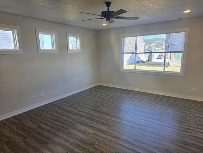 Building Photo - 6951 Bluebell Ct