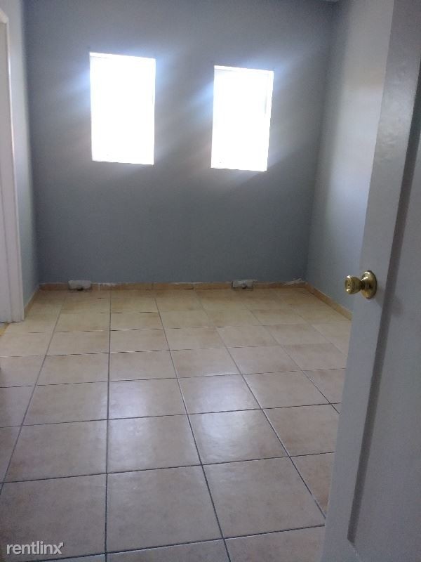 Building Photo - 1226 S Woods Ave