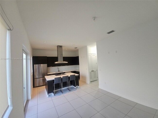 Foto del edificio - 9177 NW 33rd St