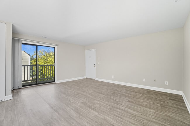 Building Photo - Coventry Court Townhomes