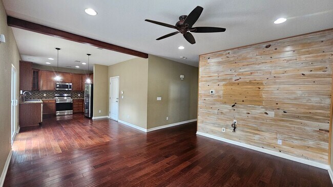 Building Photo - Amazing 3 bedrooms plus a loft, and 2.5 ba...