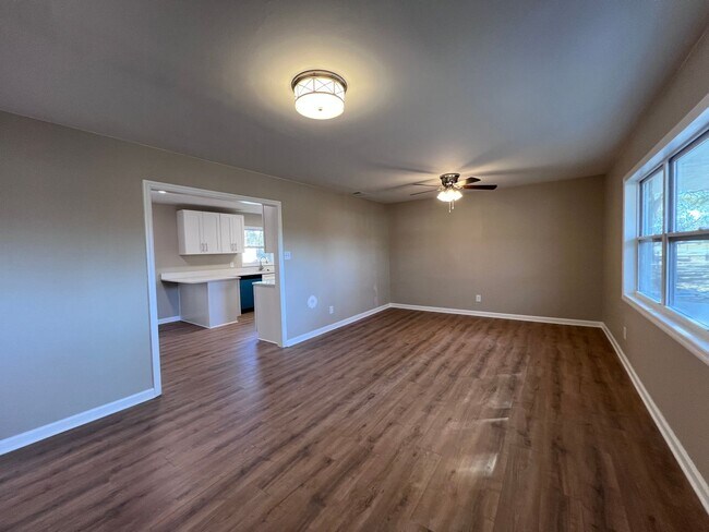 Foto del edificio - 3 Bedroom 2 bath home in downtown Port Wentworth