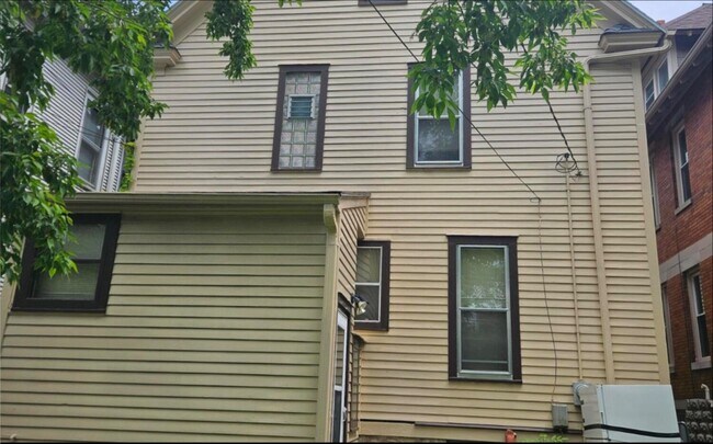 Foto del edificio - 2577 N Frederick Ave