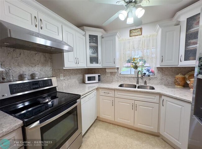 Foto del edificio - 4525 NW 3rd Ct