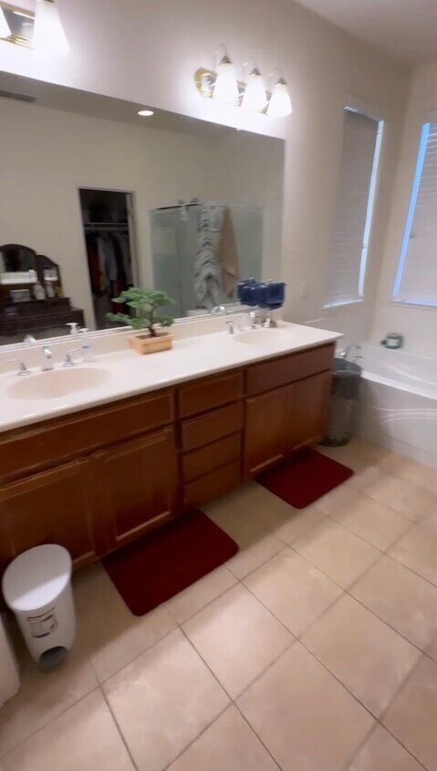 Foto del edificio - 1351 Isabel Ct