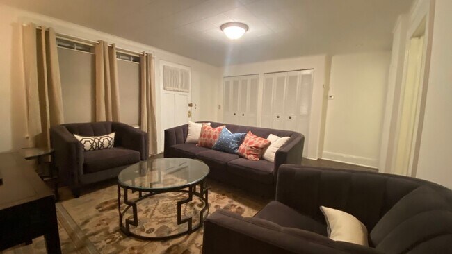 LIVNG ROOM - 573 Reef Rd