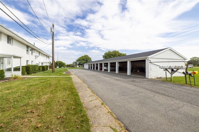 Foto del edificio - 5095 Emerson Rd