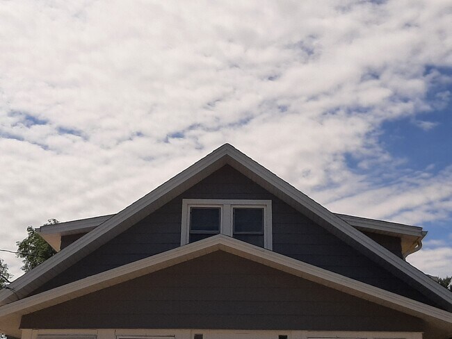 Front of Unit - 611 Lawn Drive