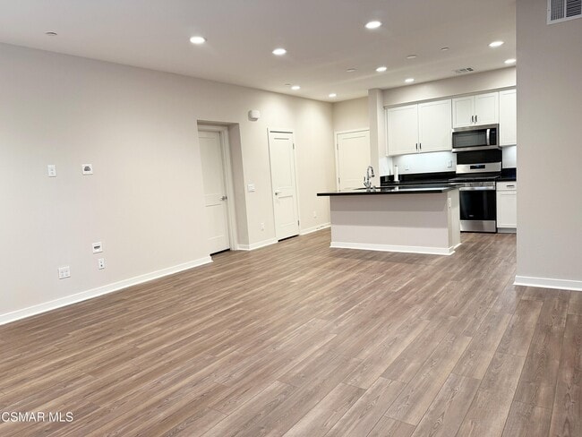 Building Photo - 215 Red Brick Dr