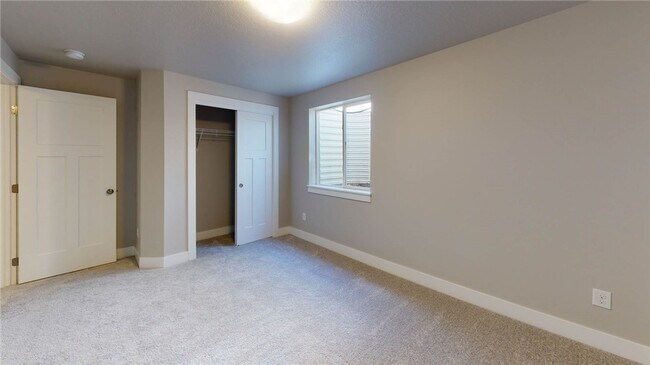 Building Photo - Beautiful 4 Bed Ranch Home w/ fully finish...