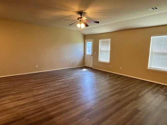 Building Photo - Wonderful 3 Bed 2 Bath Home in Moore