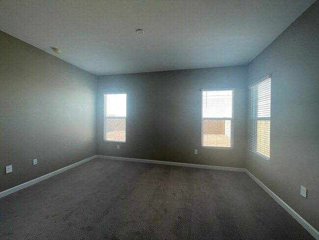 Building Photo - 40790 W Shaver Dr