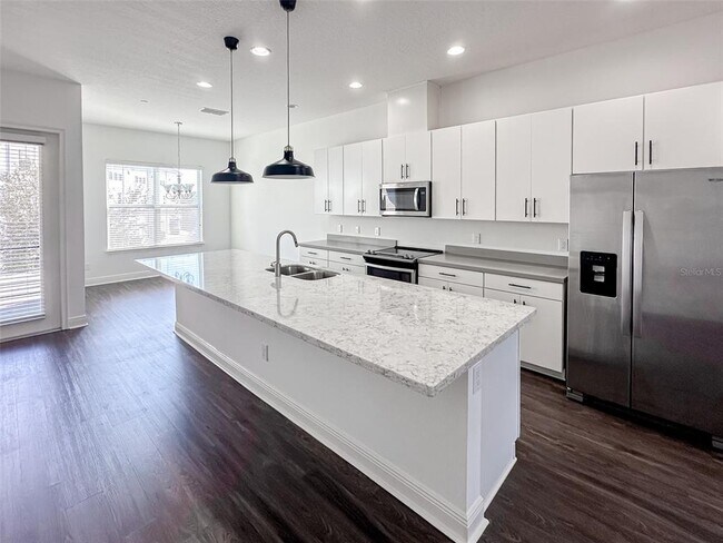 Foto del edificio - 8248 Elion St