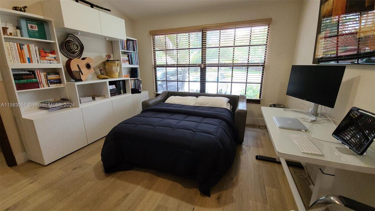 Foto del edificio - 1730 Acorn Ln