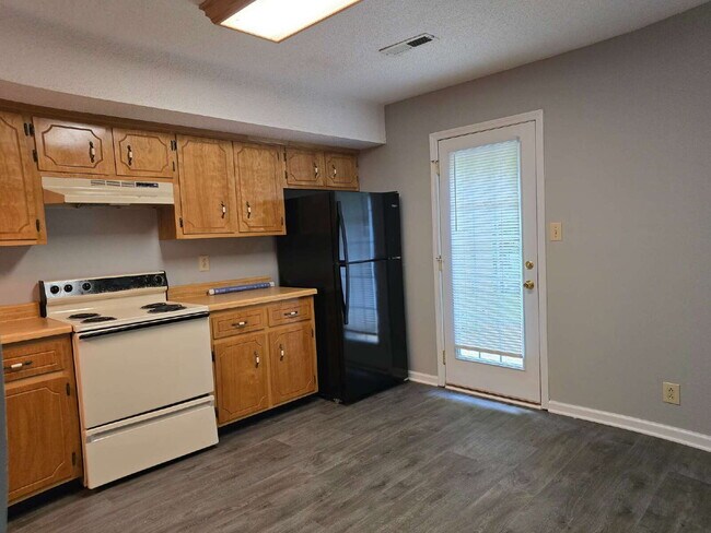 Foto del edificio - 113 Hickory Trace Rd