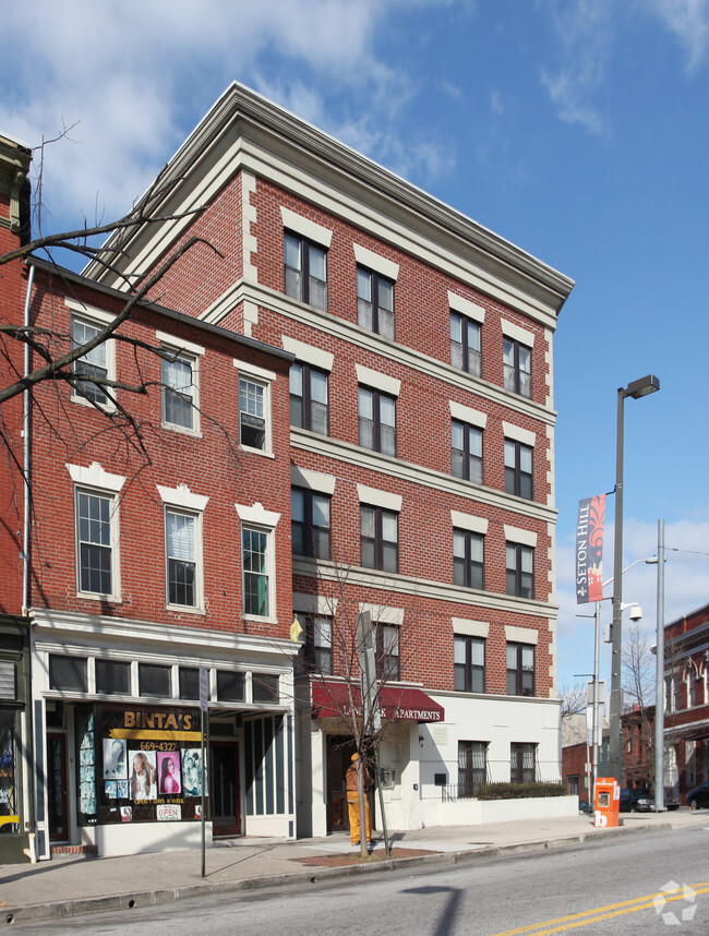 Building Photo - Landmark Apartments