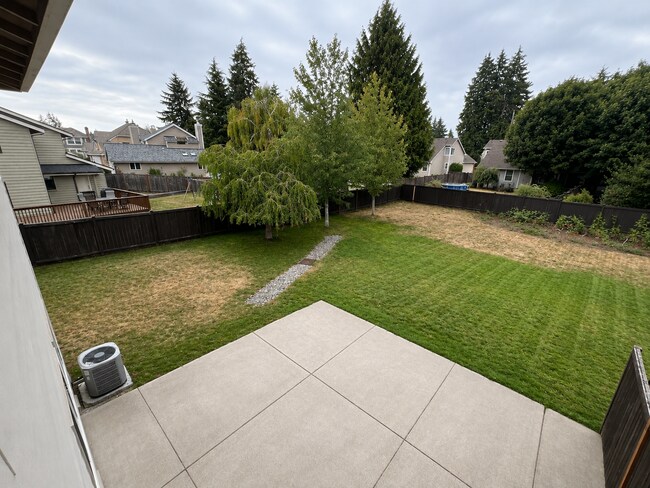 Foto del edificio - Spacious University Place Home Near Chambers Bay | 2-Car Garage & Lawn Care Included