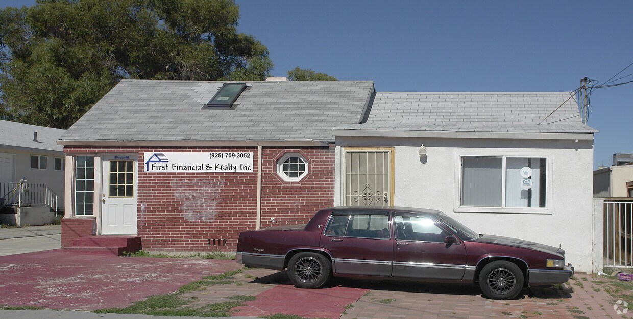 Building Photo - 12 Ambrose Ave