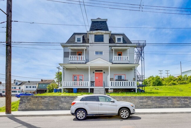 Building Photo - 1028 E Warrington Ave