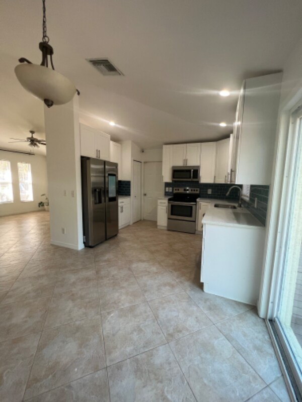 Foto principal - 2061 20th Ave NE
