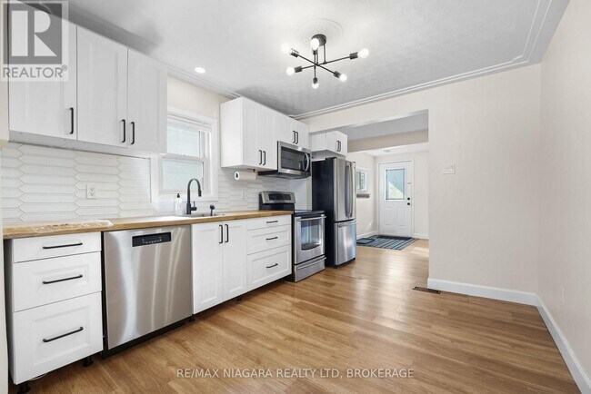 Building Photo - 64 Churchill St