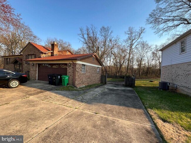 Foto del edificio - 311 Bonhill Dr