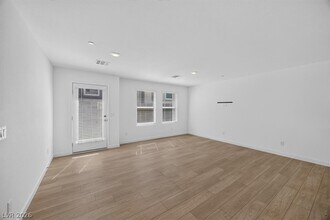 Building Photo - 295 Grunt Ave