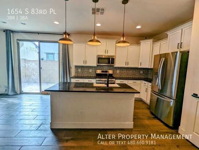 Foto del edificio - Gorgeous 3 bed/2.5 Bath Newer East Mesa Home